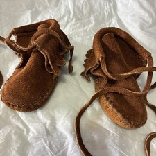Minnetonka Moccasin Baby Front Strap Moccasin Booties Brown Fringe Suede