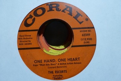 THE ESCORTS I CAN'T BE FREE & ONE HAND ONE HEART VG. CORAL   45