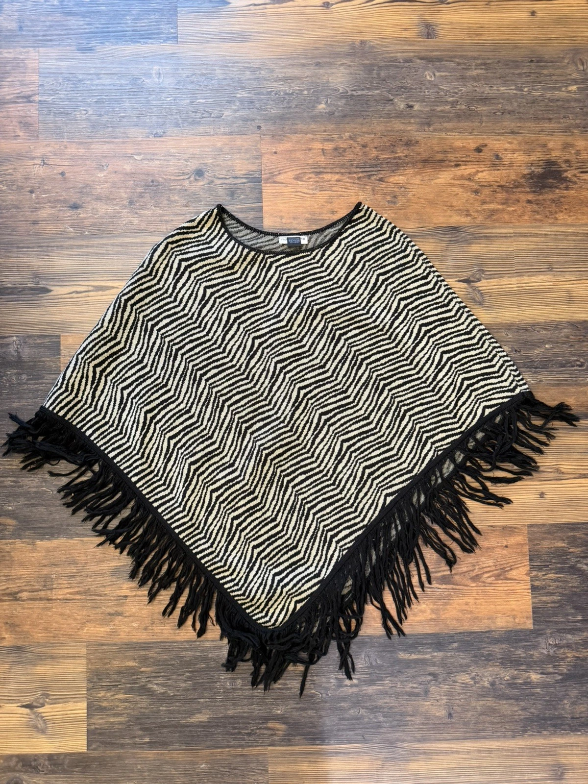 Y2K baddie 🔥 NY Collection, Black & Tan Striped Knit Fringe Poncho, One Size