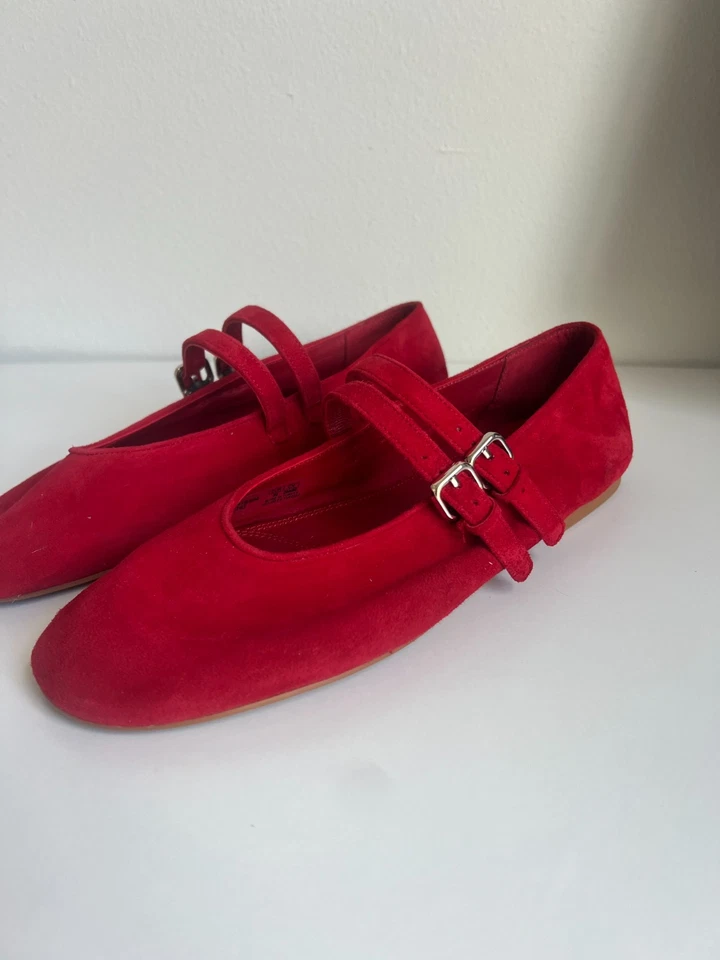 ZARA ZAPATOS PLANOS DE BALLET CRUZADOS DE GAMUZA ROJA CON HEBILLA PLATEADA TALLA 40 Foto 3 de 4