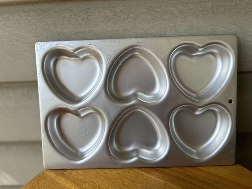 Vintage Wilton Hearts Valentine's Day Aluminum Novelty Cupcake Muffin Cake Pan
