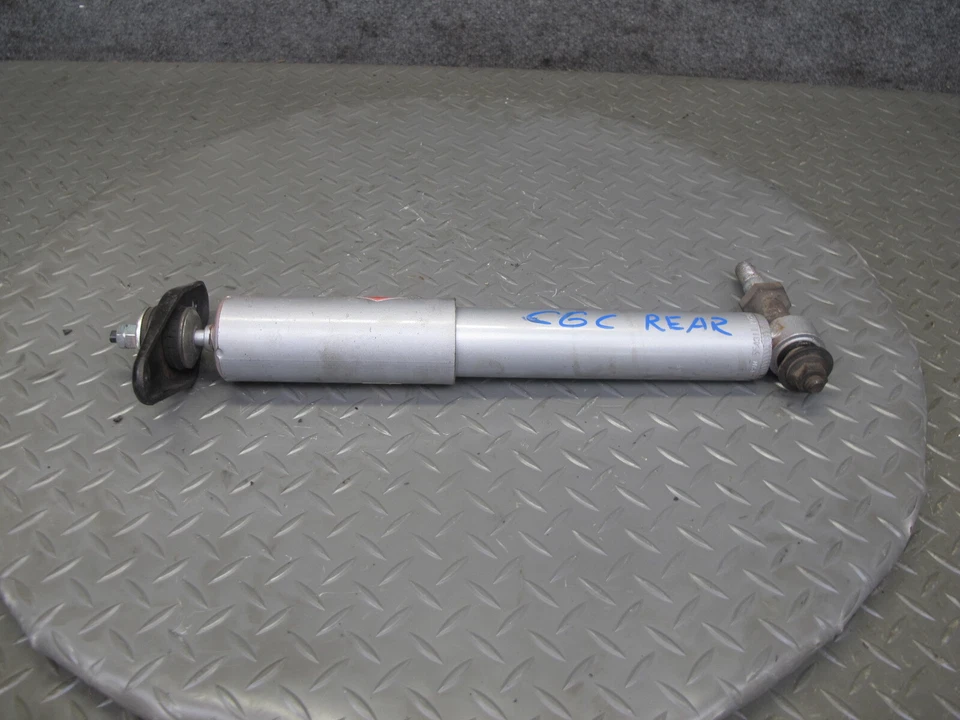 88-96 JUEGO DE 2 AMORTIGUADORES PUNTAL TRASERO IZQUIERDO Y DERECHO CHEVROLET CORVETTE C4 KYB Foto 3 de 4