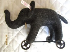 Steiff Club 2004 Elephant on Wheels 420412