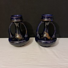 Paire de vase à anses ancien en faïence bleu cobalt et dorure - XXe ou avant