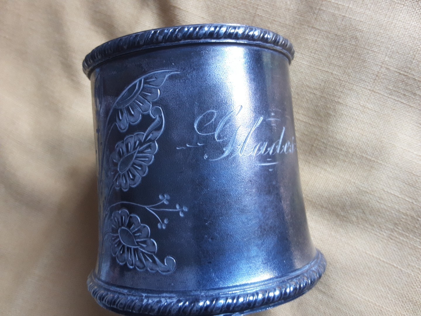 Antique Middletown Plate Co. Quadruple Plate Baby Cup 184 Hard White Metal