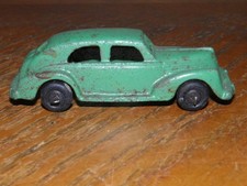 HUBLEY CAST IRON GREEN SEDAN CAR BLACK WHEELS 2272 GOOD CAR TAKE A LOOK