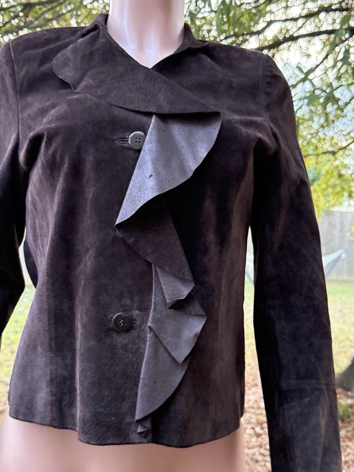 Chaqueta Abrigo Western de Gamuza Marrón con Volantes Signature Parisian Abotonada Foto 2 de 4