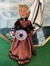 Byers Choice 2002 Captain's Wife holding Beautiful Blue & White Porcelain Bowl