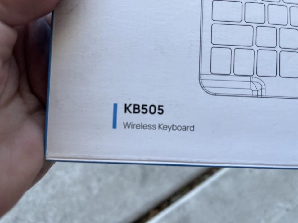 Ultra-Slim Bluetooth Keyboard Compatible with iPad 10.2(9th/ 8th/ 7th#2/290 - Image 2 of 4