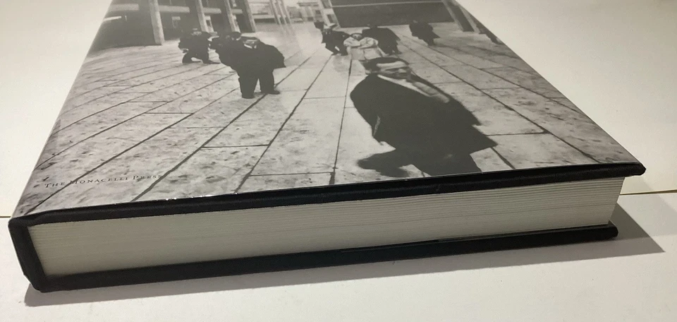 The Charged Void: Urbanism by Alison and Peter Smithson ISBN 1-58093-130-8 A55 - Image 4 of 4