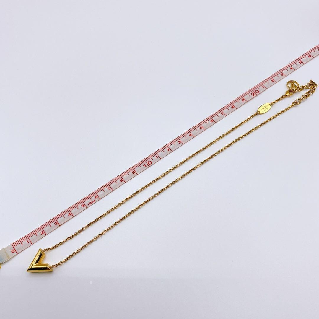 LOUIS VUITTON Essential V Chain Necklace Gold Italy M61083