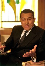 Egyptian President Hosni Mubarak sitting on a chair while talking - Old Photo 1