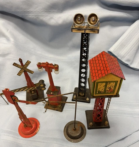 Lot of 6 Vintage Marx Tin Train Railroad Tower, Crossings Signs, Lamp