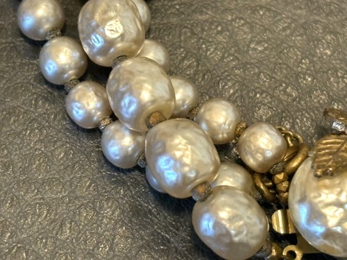 Vintage MIRIAM HASKELL Bracelet Triple Strand PEARL GILT FILIGREE Baroque SIGNED - Bild 8 von 13