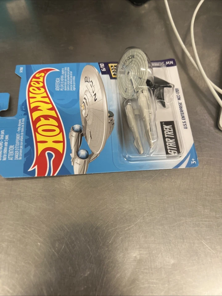 Hot Wheels U.S.S. Enterprise NCC-1701 Star Trek HW Screen Time 2/10. 4/250 - Image 2 of 2