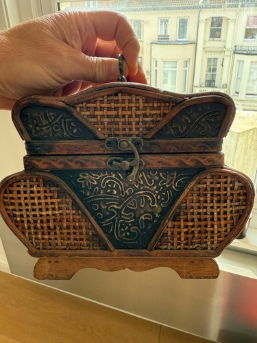 Vintage Chinese Jewellery Box Casket Woven Wicker & Wood 21cm x 17cm x 11cm - Picture 9 of 13