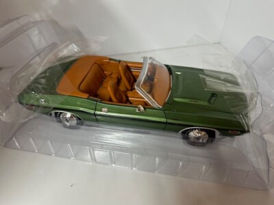 Modèle réduit Dodge Challenger R/t Convertible 1970 Vert Metallic 1/18 Modèle réduit Dodge Challenger R/t Convertible 1970 Vert Metallic 1/18