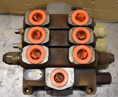 Commercial Intertech DVA 20, 3 Spool Valve, 347-9203-841 (Knuckle Valve)