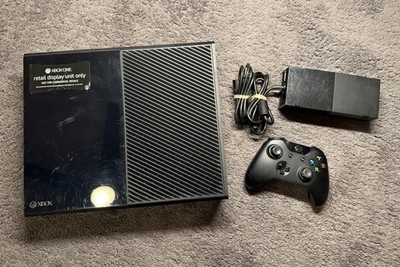 Xbox One Model 1540 500GB Retail Display Unit + Controller + Power Supply