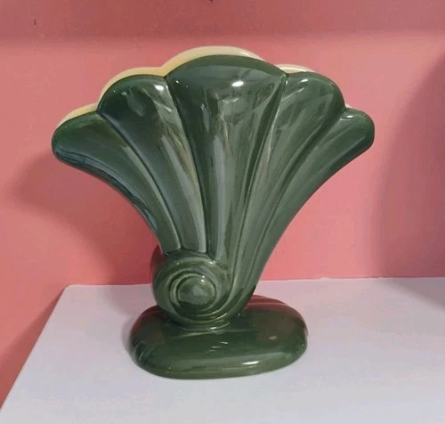 Vtg RED WING Art Pottery Green and Yellow #899 Fan Shell 7.5" Vase