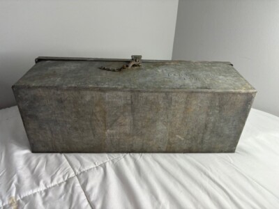 Vintage WW2 Era US P&B MFG CO Metal Tool Box 1943 22