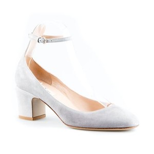 light grey pumps