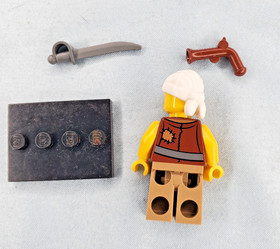LEGO Old Pirate pi158 Minifigure with Vest and Anchor - Shipwreck Defense 70409