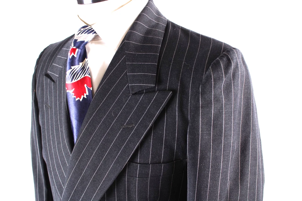Vintage 1940s Wool Pinstripe Double Breasted Peak Lapel Suit Coat Jacket Size 38 - Image 3 of 4