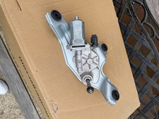 HYUNDAI KONA MK1 tailgate wiper motor and mount bracket