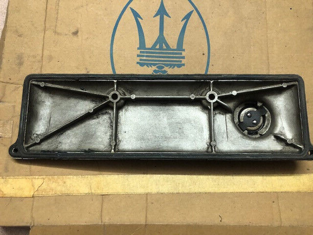 Maserati Biturbo valve cover OEM excellent condition original finish with cap