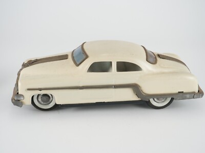 JOUSTRA, Voiture à friction en tôle Renault Dauphine Servic - Lot 319