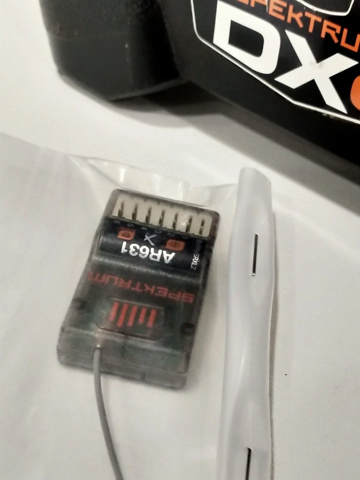 Spektrum DXe DSMX Transmitter No.SPMR1000 & Spektrum AR631 DSMX  Rx - Image 4 of 4