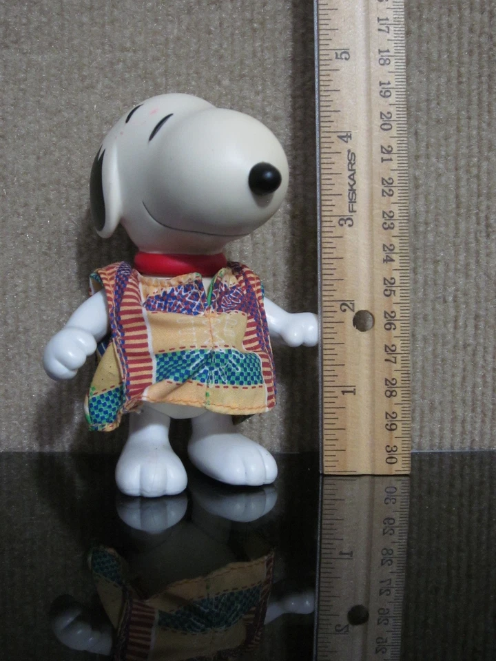 Figura de juguete vintage Snoopy & Friends "Snoopy in Africa" de Hasbro 1999 Foto 2 de 4