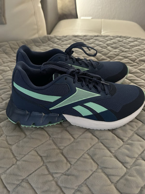 Reebok flexagon force Women Size Worn Once