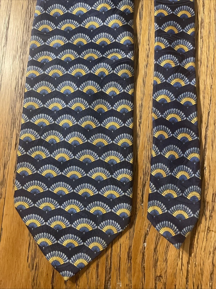 Vintage EUC Antonio Ricci Geometric Fans Silk Tie Necktie Made In Italy - Image 4 of 4