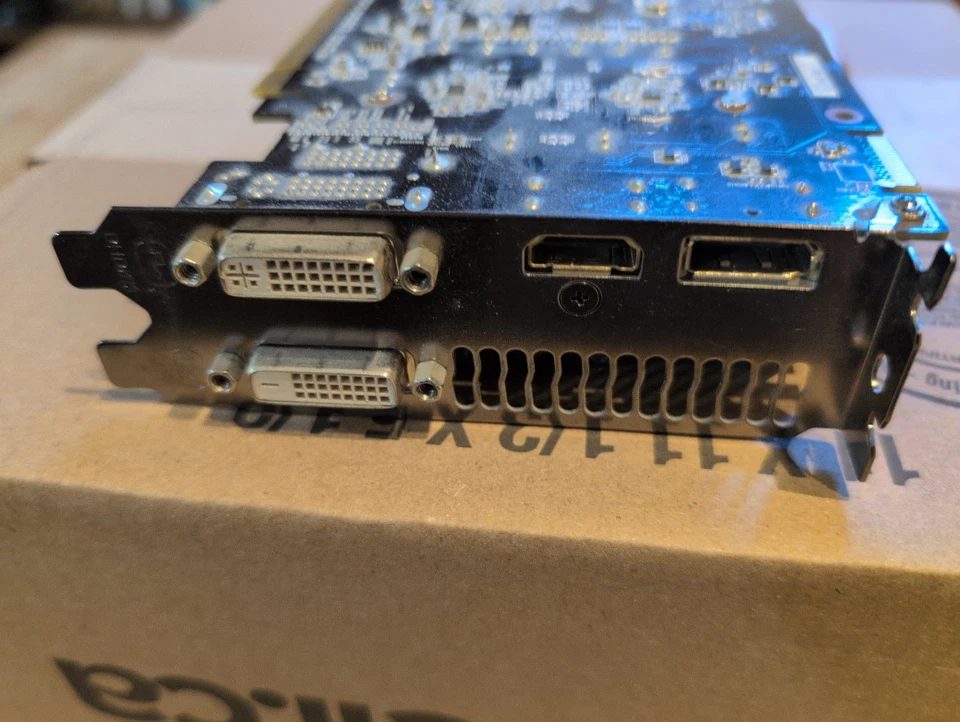 Gigabyte R9 270 WindForce 2 ГБ GDDR5 GV-R9270OC-2GD - Изображение 3 из 3