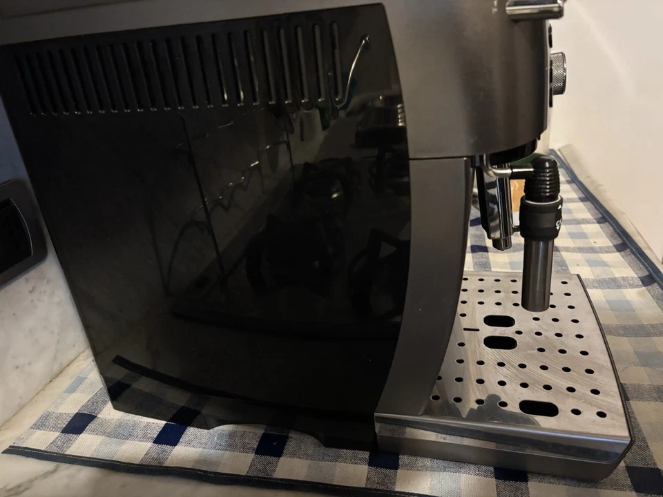 De'Longhi Magnifica S Smart ECAM230.13.B 1450W 1,8L Macchina Espresso con..., foto 2 di 5