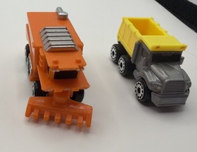 Micro Machines Construction 2020 Hasbro 6 mixed trucks, plus folding playset