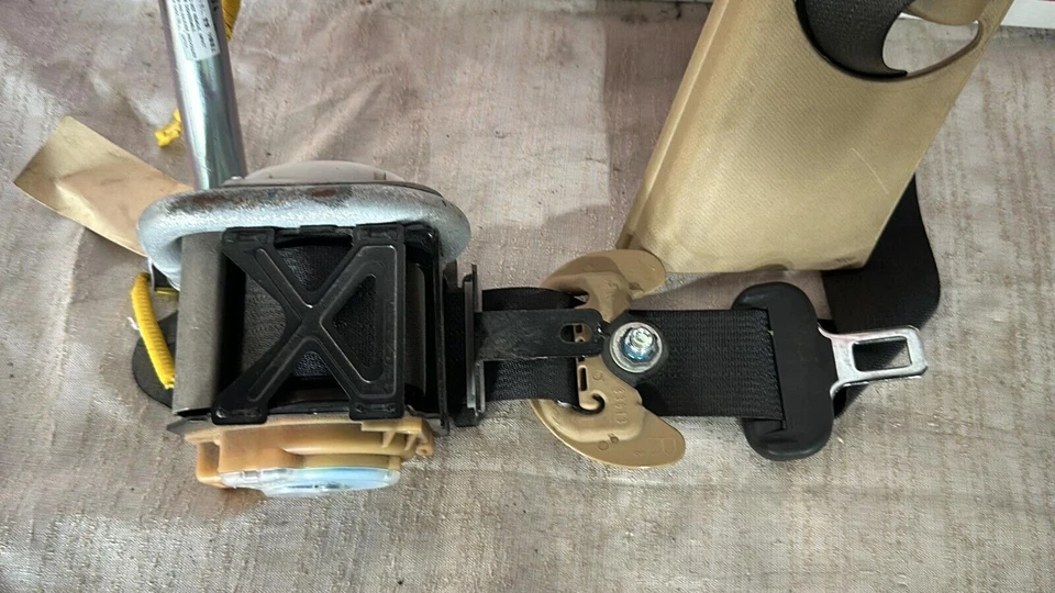 2011-2016 Hyundai Elantra Sedan Front Right Seat Belt Retractor OEM Foto 3 de 4