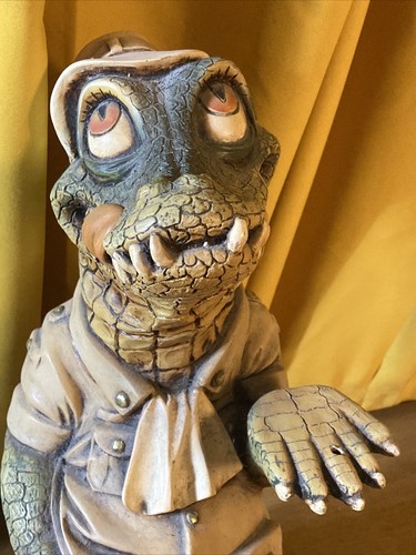 CROCODILE BUTLER Aligator Butler Statue.  tray missing