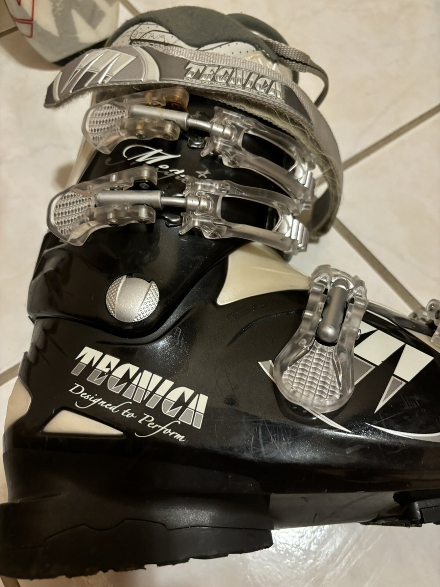 Skiis Boots And Poles 136CM | eBay Skiis Boots And Poles 136CM | eBay