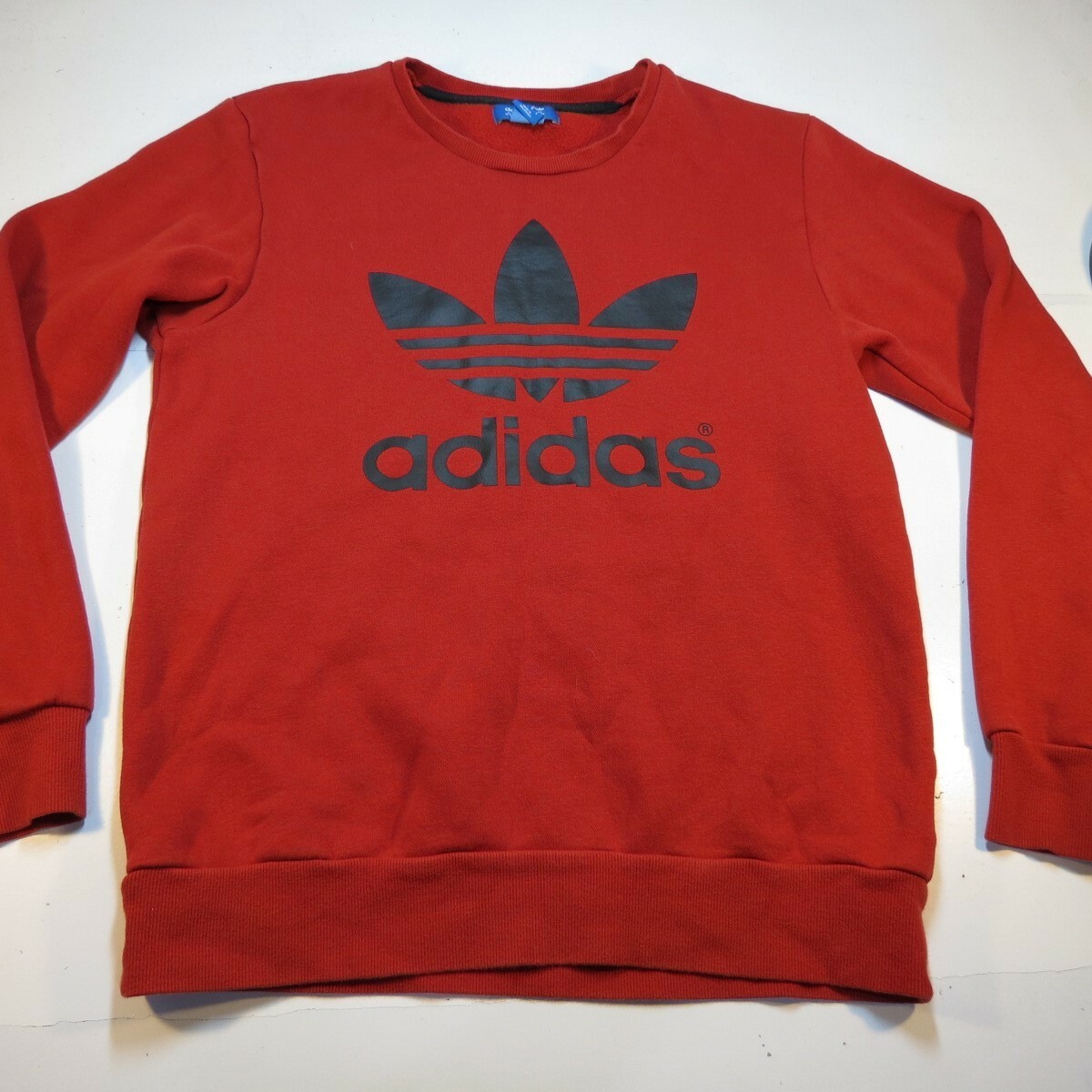★★送料無料★★adidas MEN'S BACK GRAPHIC CREWNECK SWEAT s_wp_63d1a76cc9a22840b57c913e.webp