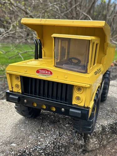 Vintage  1970s  Mighty Tonka Dump Truck #3900 - Pressed Steel - Nice Shape