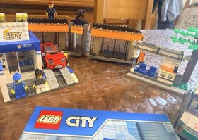 Lego City Town 60097 Complete with Instructions 