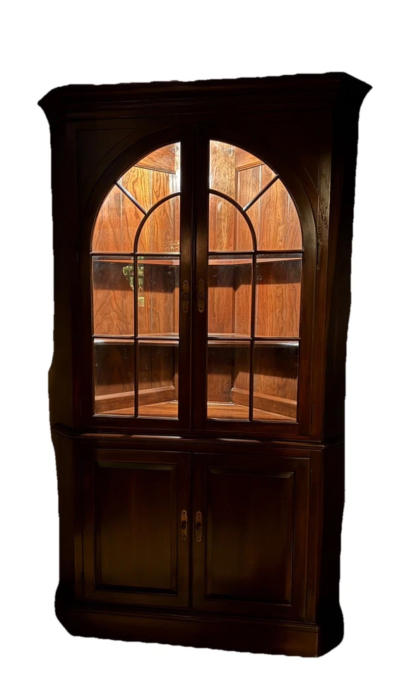 Gabinete de porcelana Cherry Corner Foto 3 de 4