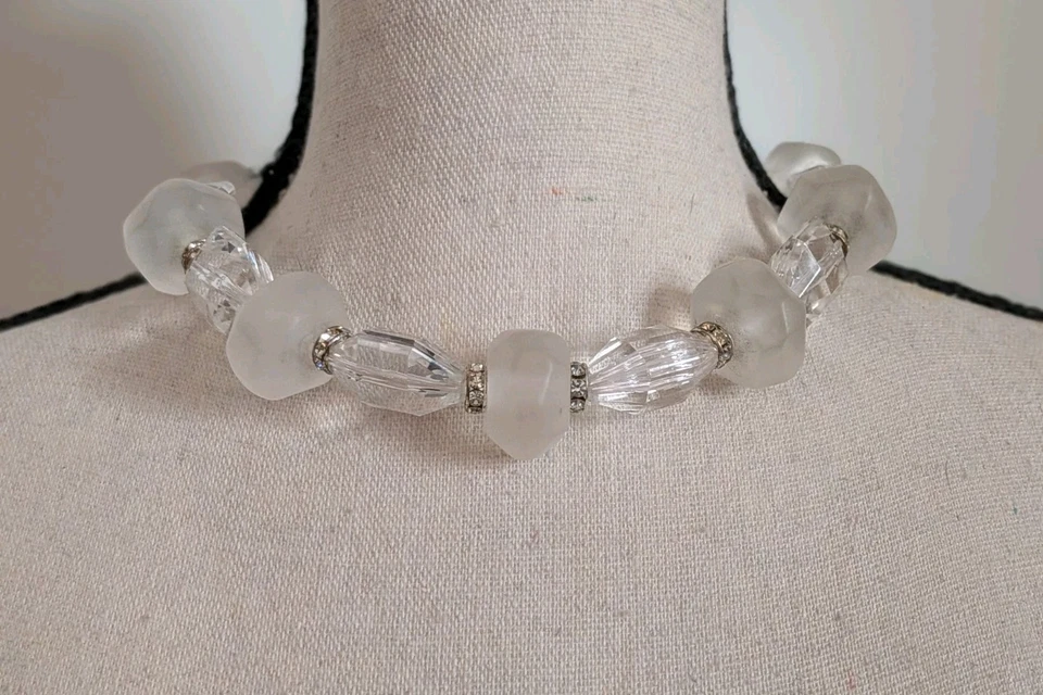 复古中世纪透明哑光 Lucite 珠项链 17 英寸盒扣 — 第 3/4 张图片