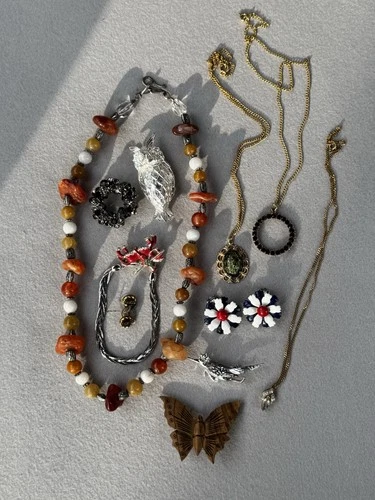 Beautiful Lot, Vintage Estate, Costume Jewelry Rhinestones Necklace Brooch etc