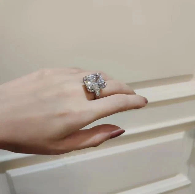 Anillo de boda solitario de diamantes creado en laboratorio de corte Asscher de 5 quilates enchapado en oro blanco de 14 quilates Foto 2 de 3