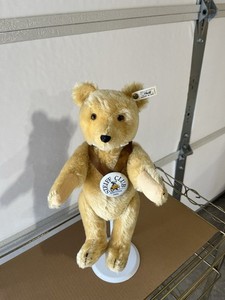 Steiff Club Bear Edition 1995 Replica Of 1946. #681 And 13 Inches Tall.