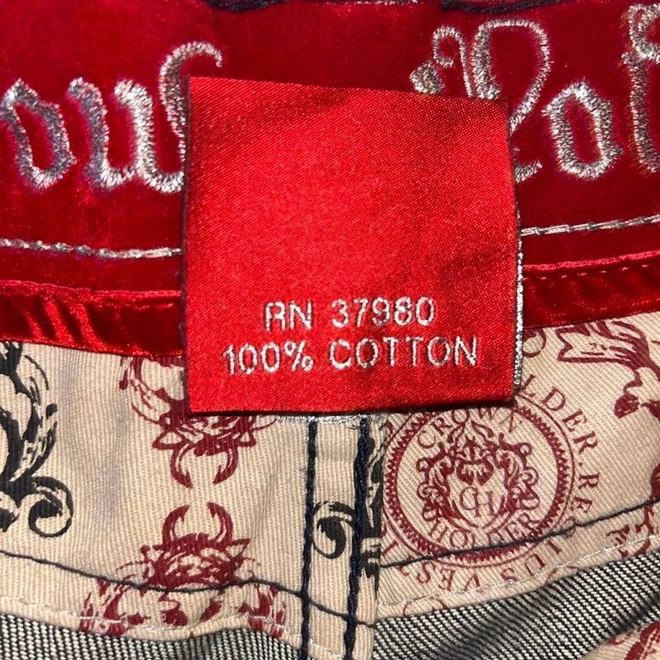 Jeans Vintage | Suporte Coroa Regius Vestio Tamanho 34 Veludo Vermelho e Prata Hardware - Imagem 3 de 4